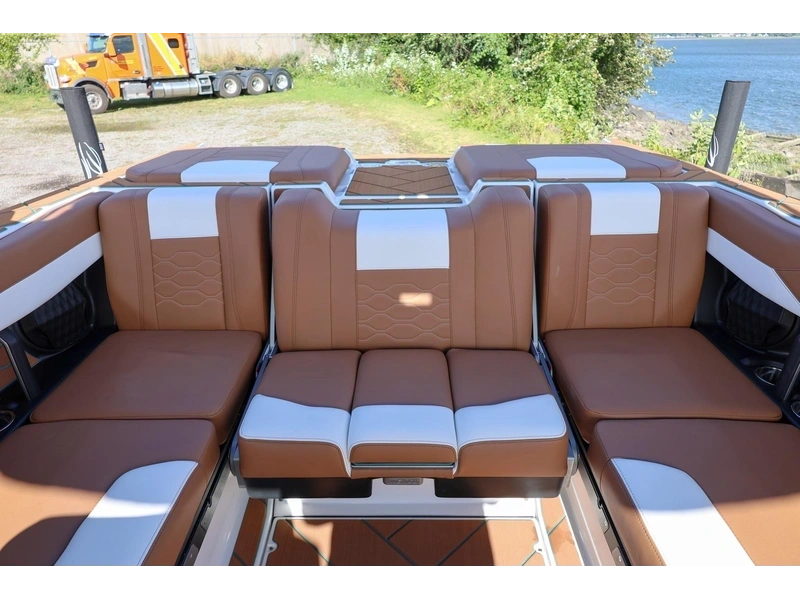 2026 Malibu 23 Lsv alt