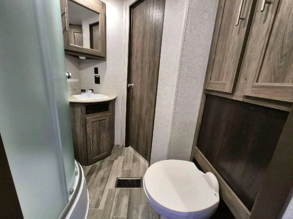 Crossroads Zinger 331bh 2023 alt