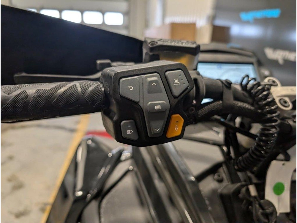 Polaris 9r Indy Xcr 136 2025 alt