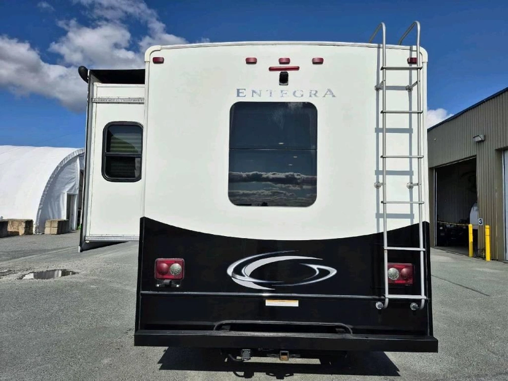 Entegra Coach Odyssey 29v 2020 alt