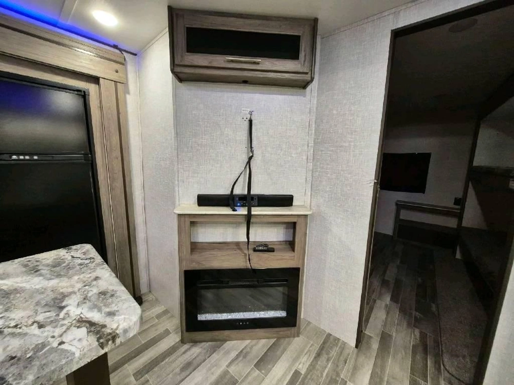 Crossroads Zinger 331bh 2023 alt