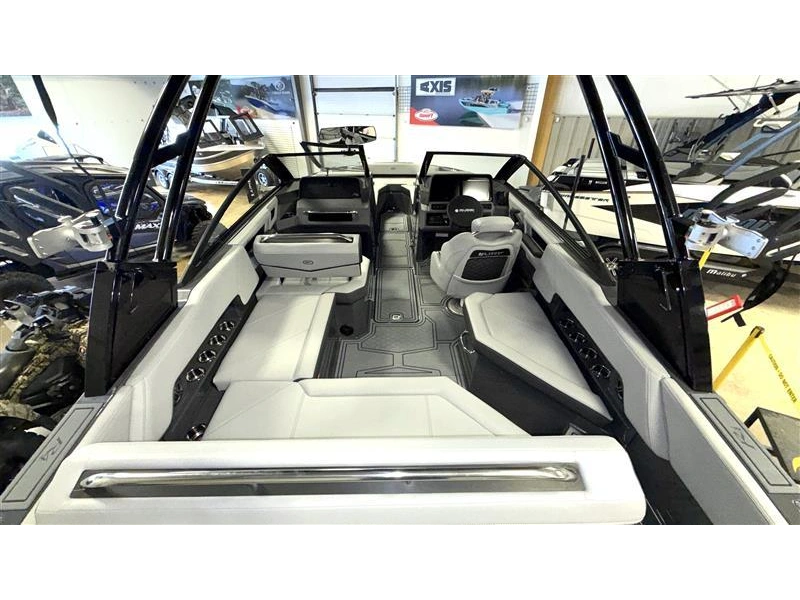 2026 Cobalt Boats R4 Surf alt