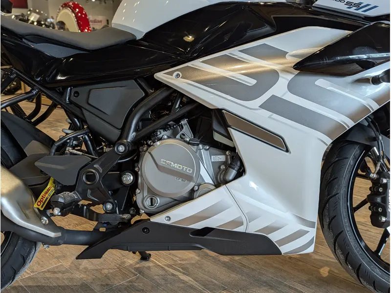 2026 CFMOTO 300SS // Nebula White thumbnail 6
