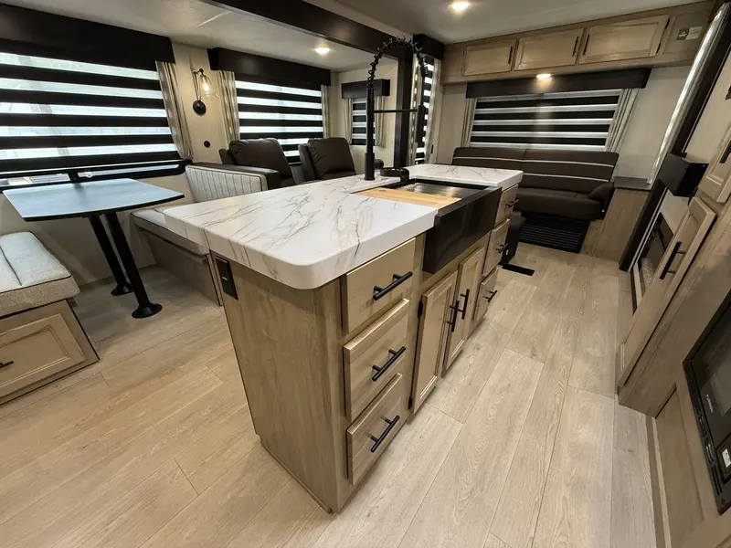 Cherokee 273XLK Wolf Den 2026