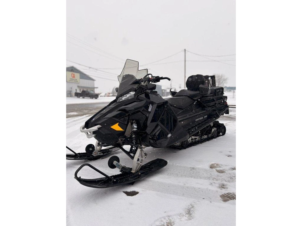Polaris Titan 800 2018 alt