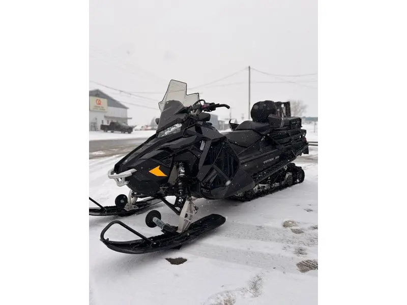 Polaris Titan 800 2018 alt