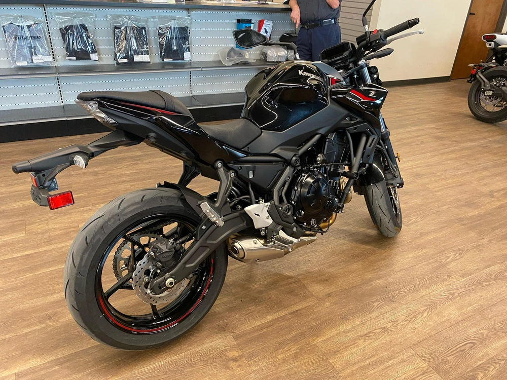 2025 Kawasaki Z650 Base Base alt