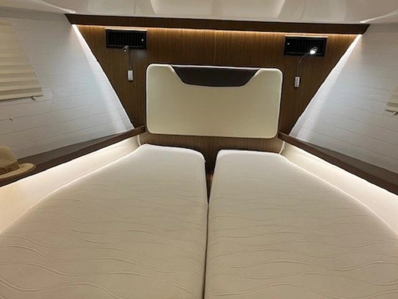 Bavaria Motoryachts E40 Sedan 2018 alt