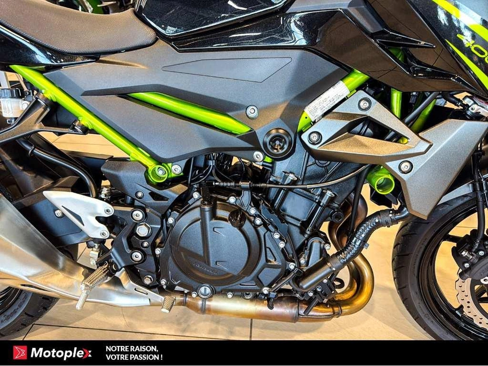 2023 Kawasaki Z400 alt