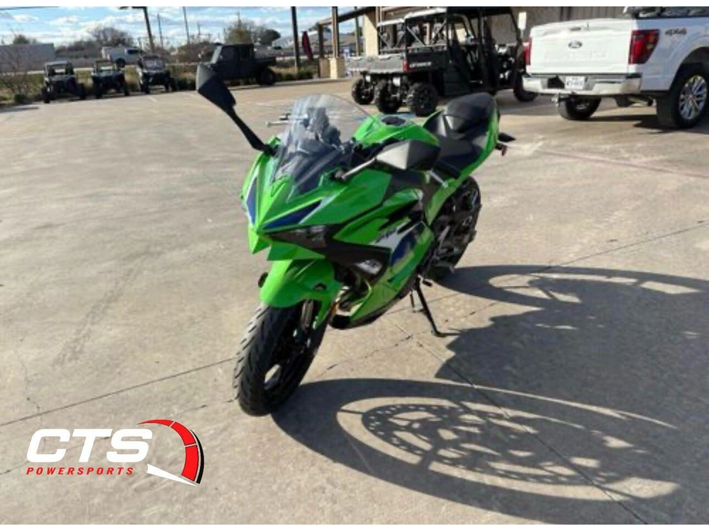 2026 Kawasaki Ninja 500 Base alt