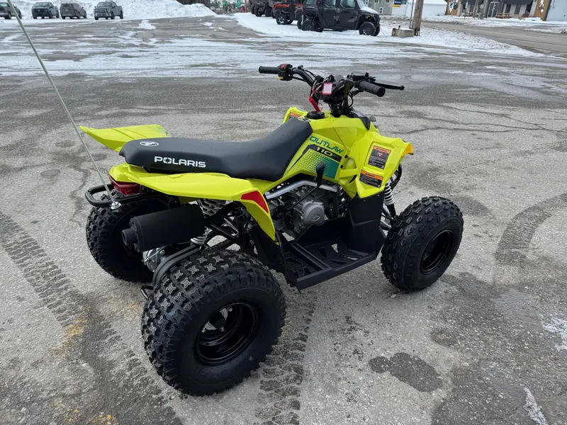 Polaris OUTLAW 110 LIME SQUEEZE 2026