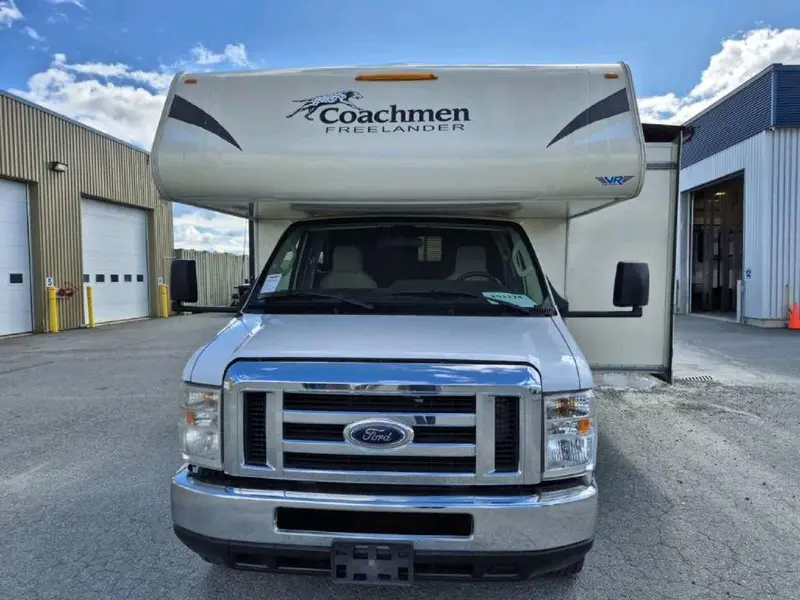 2018 Coachmen Freelander 28BH thumbnail 11