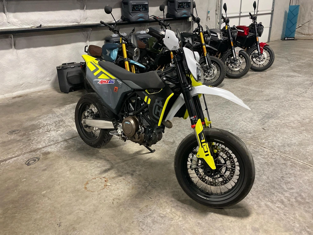 2023 Husqvarna Supermoto 701 alt