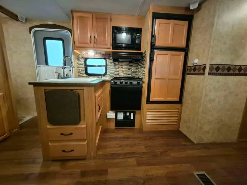 2010 Keystone RV Laredo 29BHS thumbnail 16