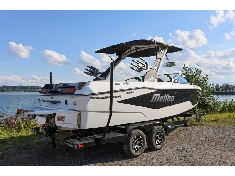 2026 Malibu 22 Lsv alt