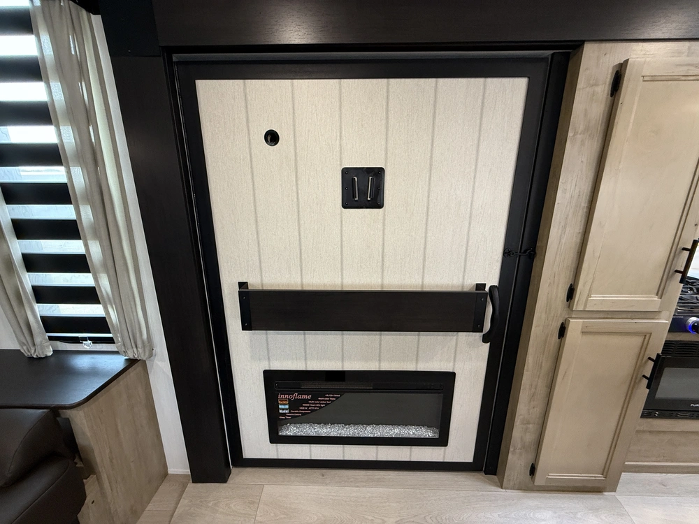 Cherokee 273xlk Wolf Den 2026 alt