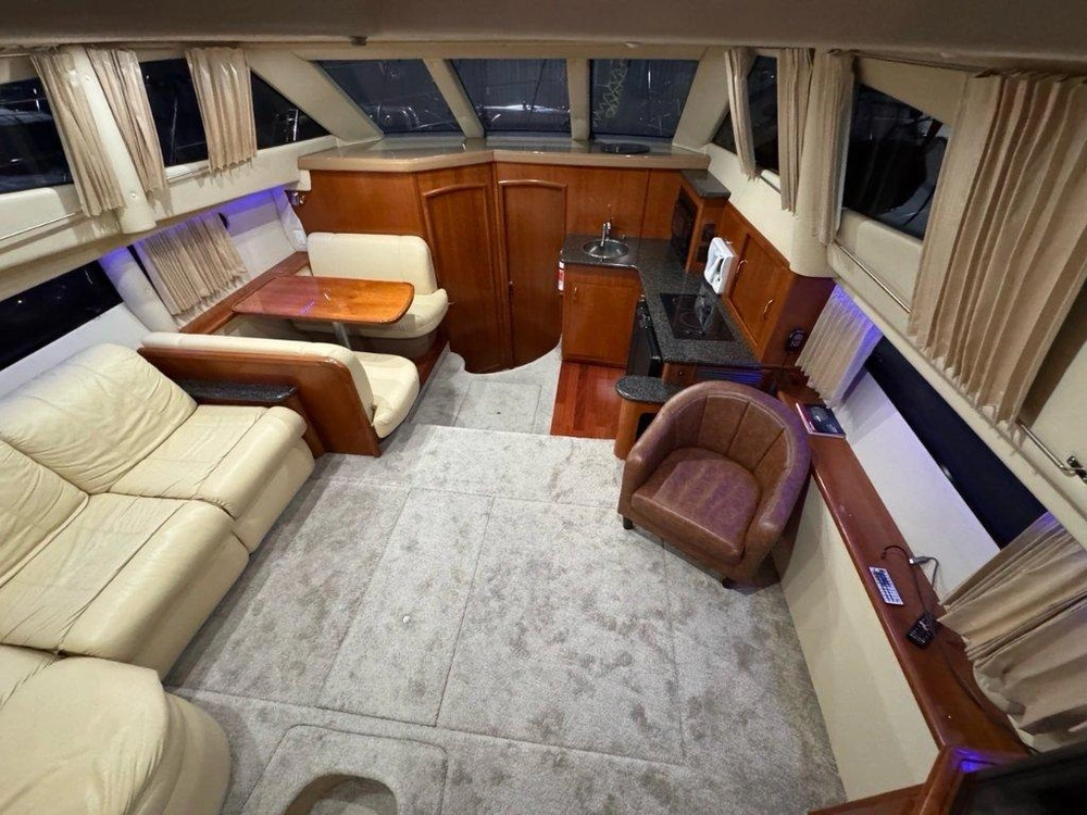 Carver 366 2004 alt