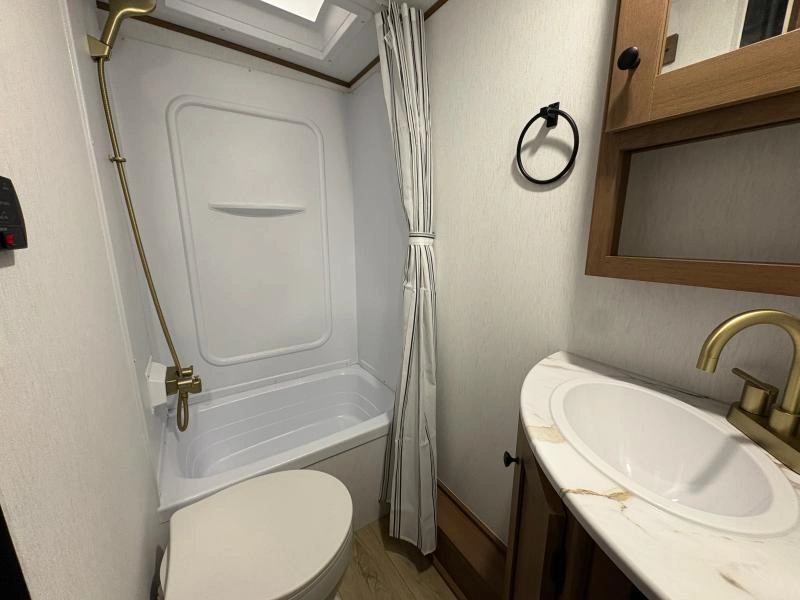 Coachmen Apex Nano 208bhs 2026 alt