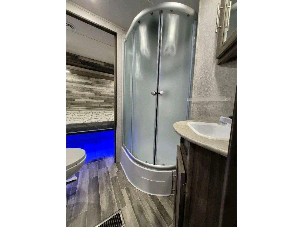 Crossroads Zinger 331bh 2023 alt