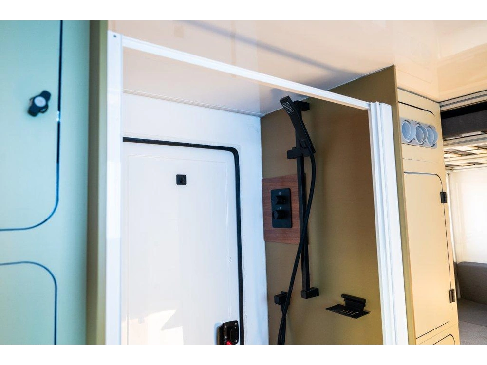 Ford E450 Paralander 2006 alt