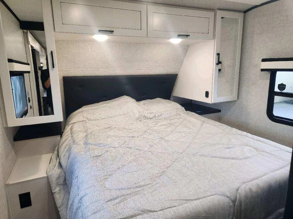 Jayco Jay Feather 24bh 2025 alt