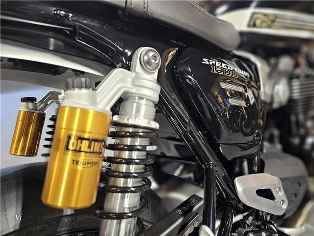 2025 Triumph Speed Twin 1200 Rs alt