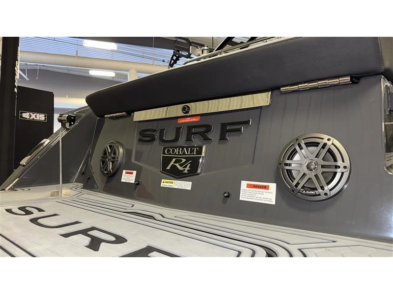 2026 Cobalt Boats R4 Surf alt