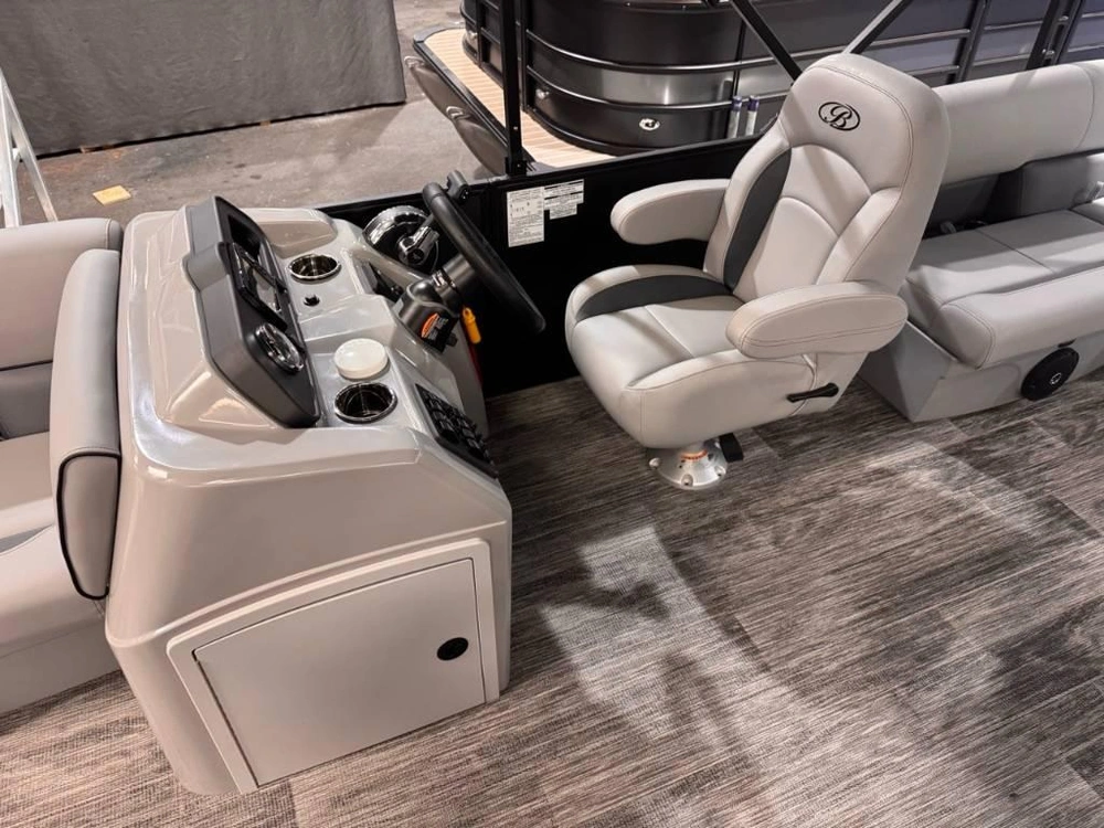 Bentley 223 Bolt 2026 alt