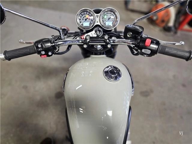 2026 Triumph Bonneville T120 alt