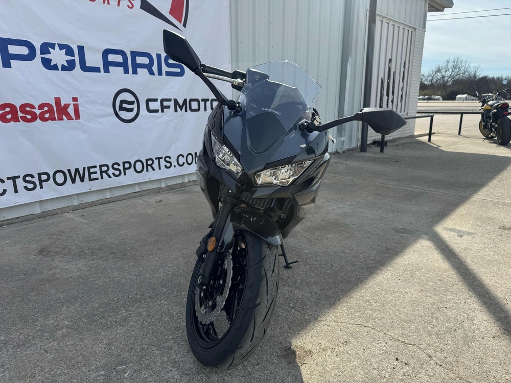 2026 Kawasaki Ninja® 650 Base Base alt