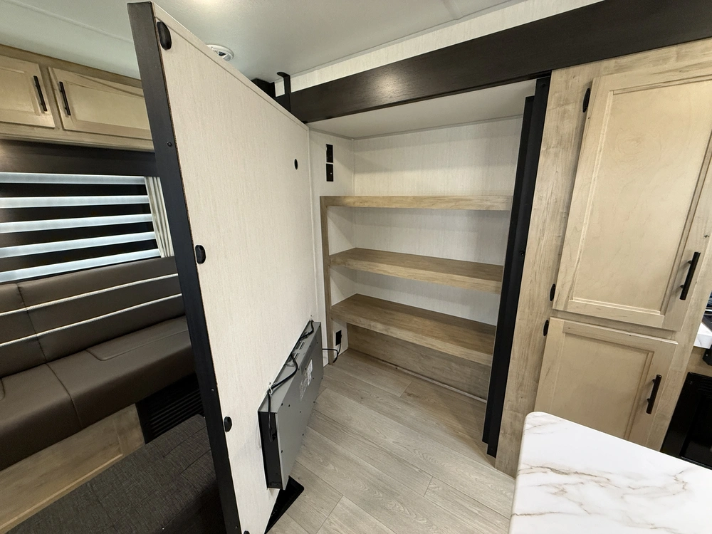 Cherokee 273xlk Wolf Den 2026 alt