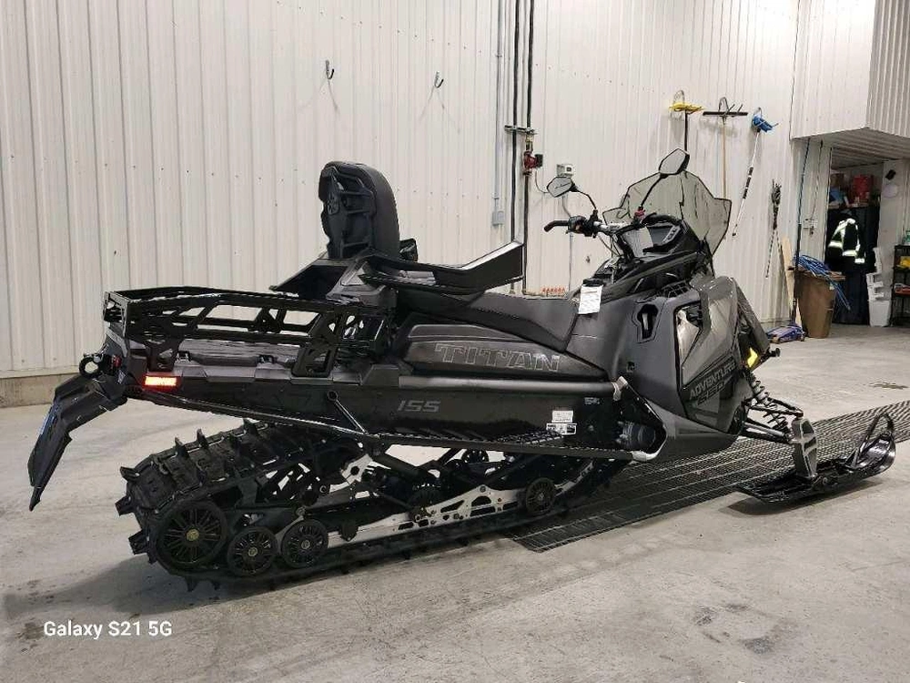 Polaris Titan 650 Adventure 155 1.8 2025 alt