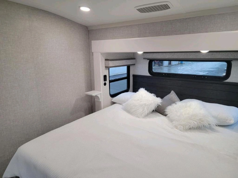 Jayco North Point 310rlts 2025 alt