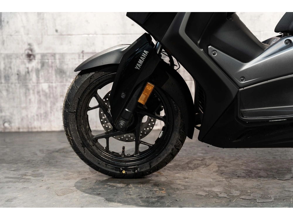2025 Yamaha Yamaha Xmax 300 Czd300asb alt