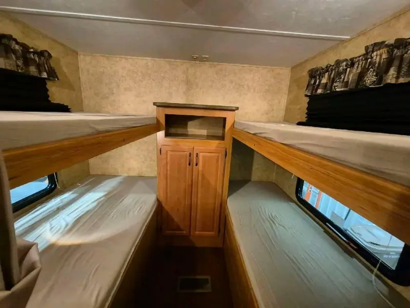 2010 Keystone RV Laredo 29BHS thumbnail 19