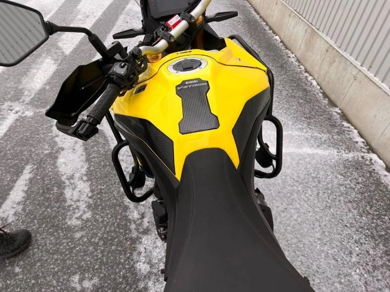 Suzuki V-strom 800de Adventure 2025 alt