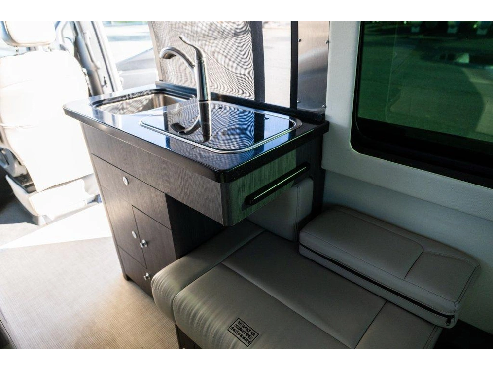 Airstream Enterstate 19 2020 alt