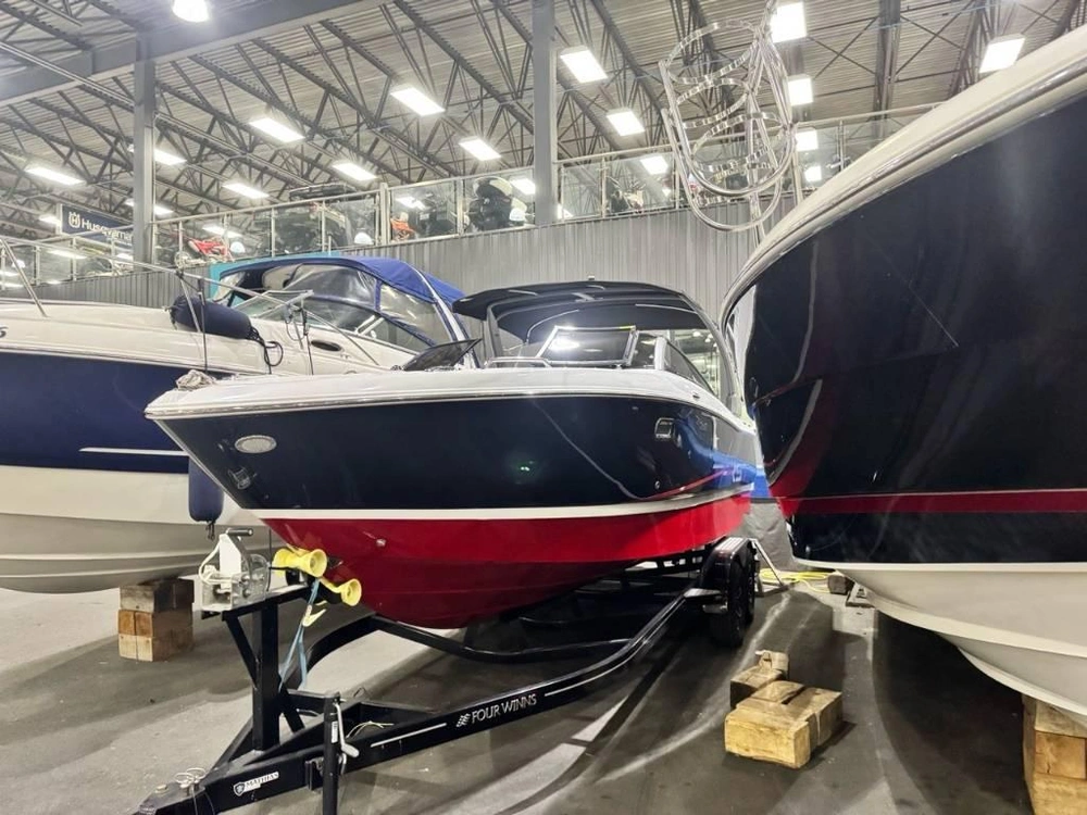Four Winns 260 Horizon Sport Rs 2022 alt
