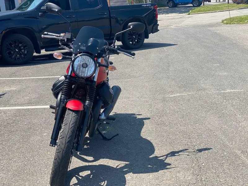 2019 Moto Guzzi V7 III STONE thumbnail 5
