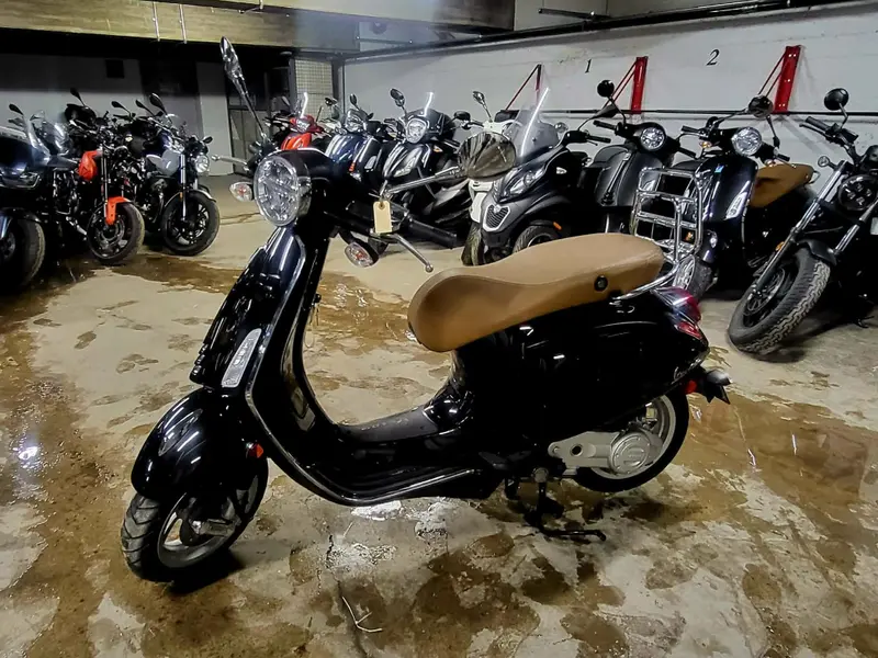 2021 Vespa Primavera 50 thumbnail 3