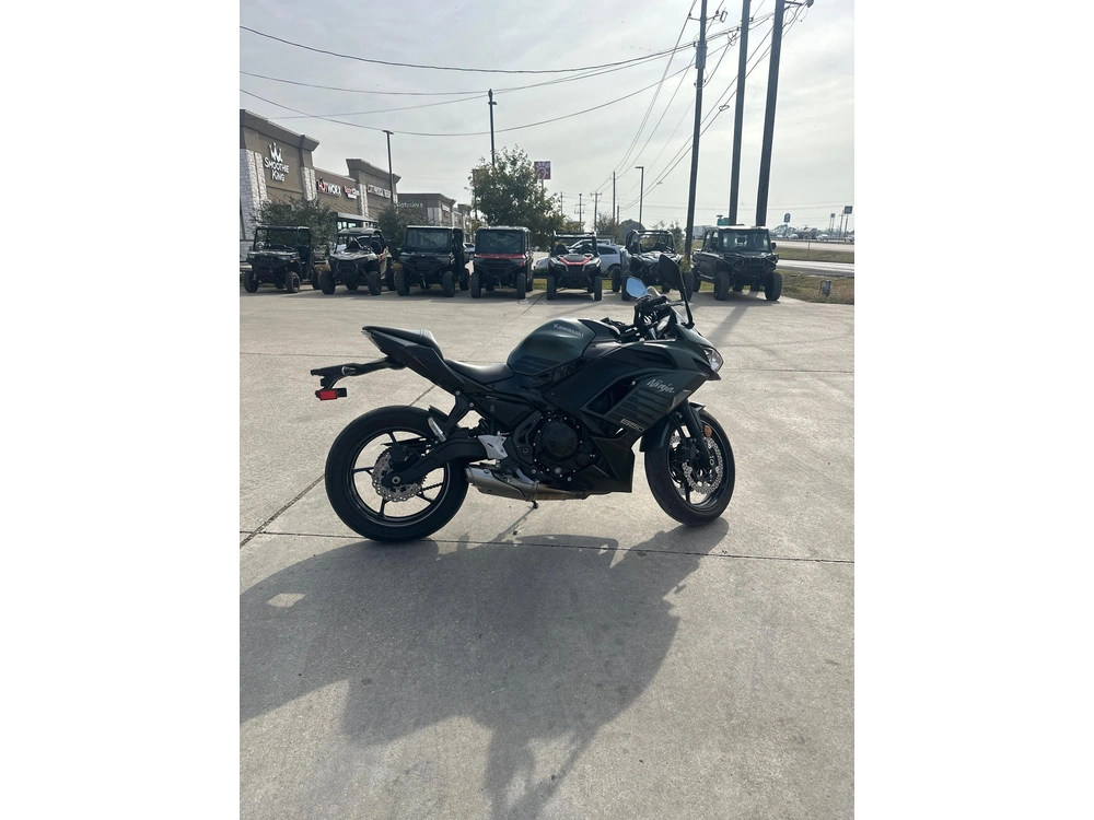 2025 Kawasaki Ninja® 650 Abs alt