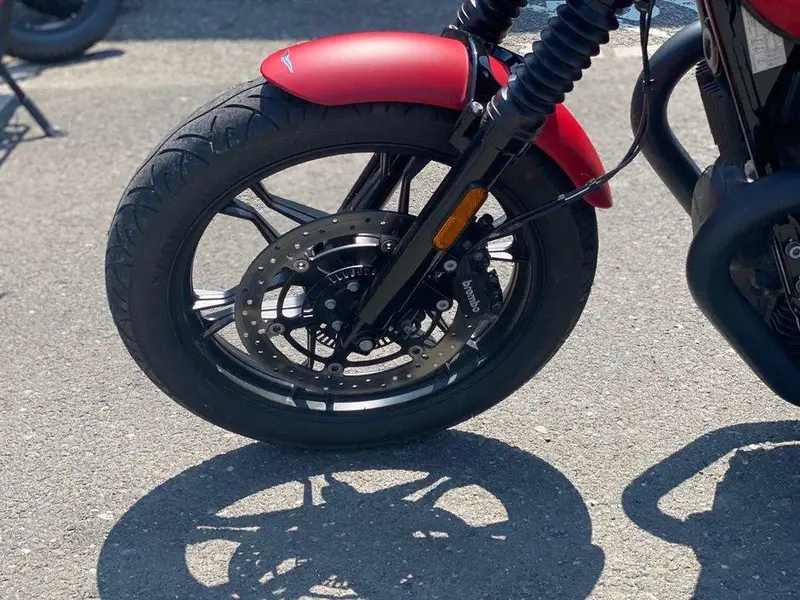 2019 Moto Guzzi V7 III STONE thumbnail 7
