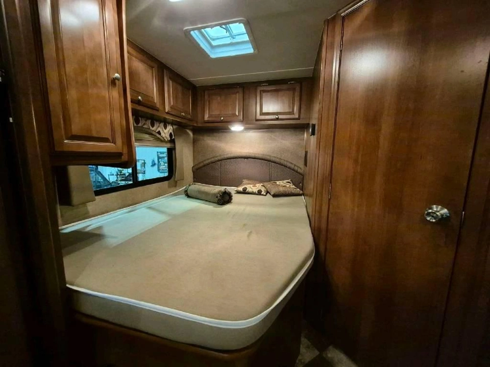 Coachmen Leprechaun 220qb 2012 alt