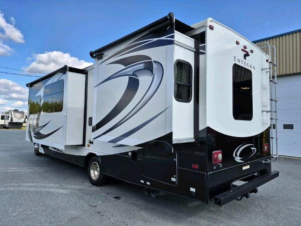 Entegra Coach Odyssey 29v 2020 alt