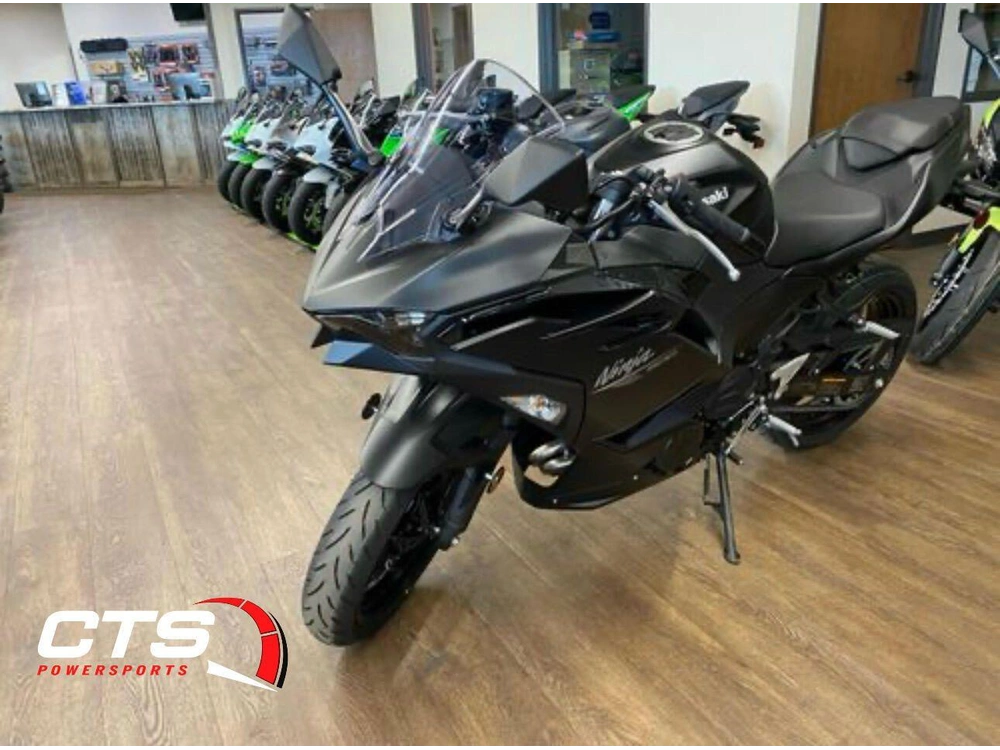 2026 Kawasaki Ninja 500 Base alt