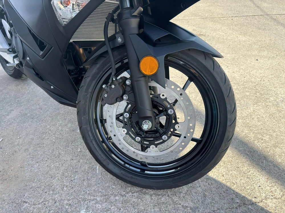 2026 Kawasaki Ninja 500 Base alt