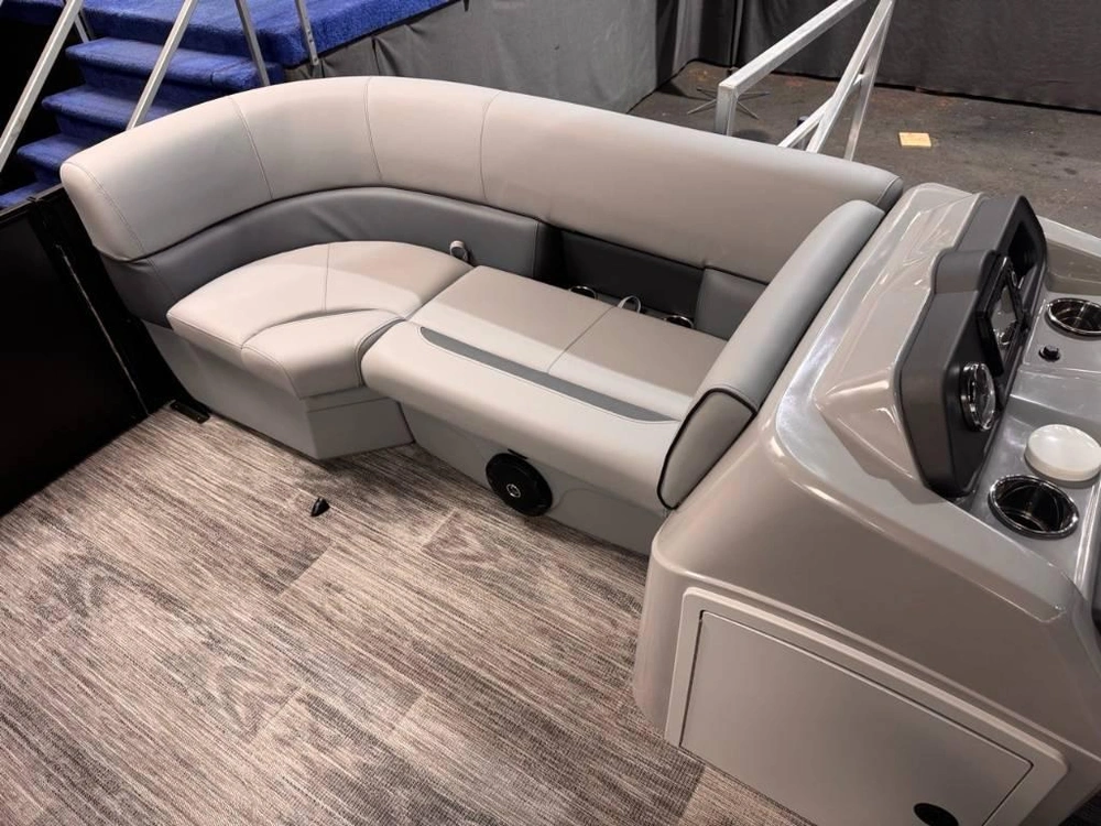 Bentley 223 Bolt 2026 alt