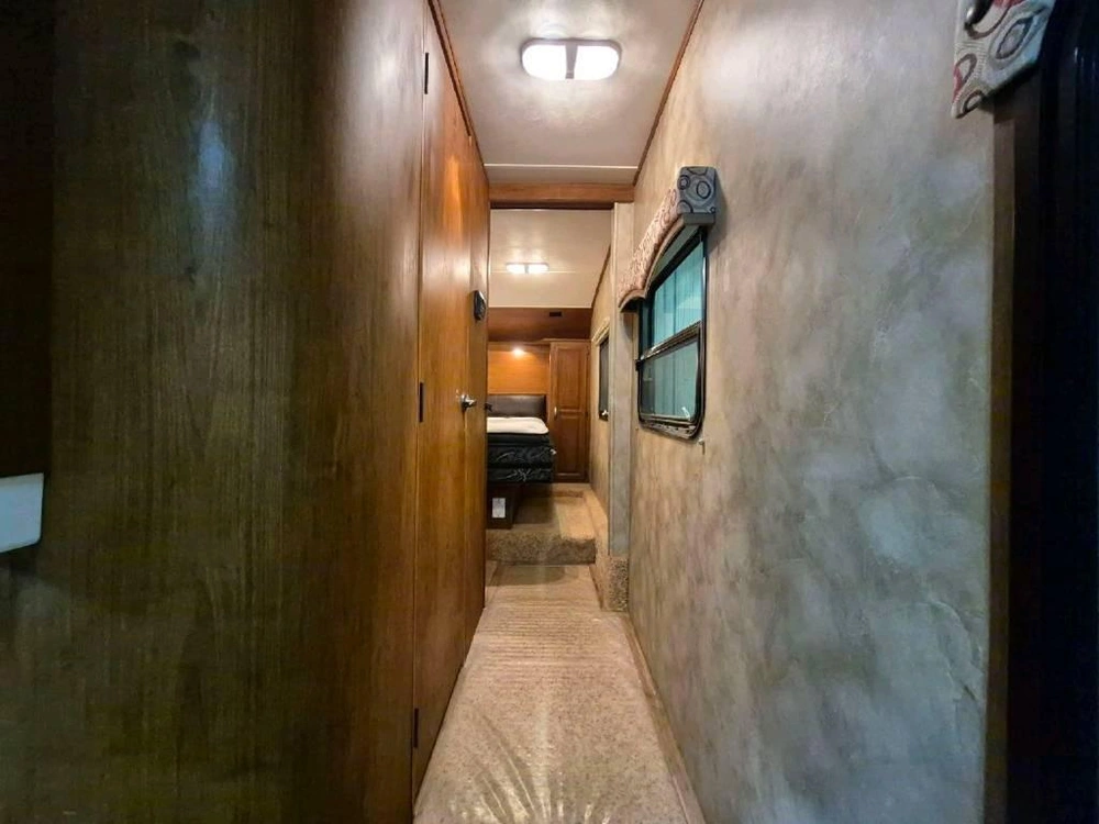 Crossroads Cruiser Aire 28se 2015 alt