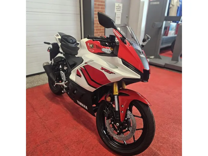 2026 Yamaha YZF R3 ABS thumbnail 3