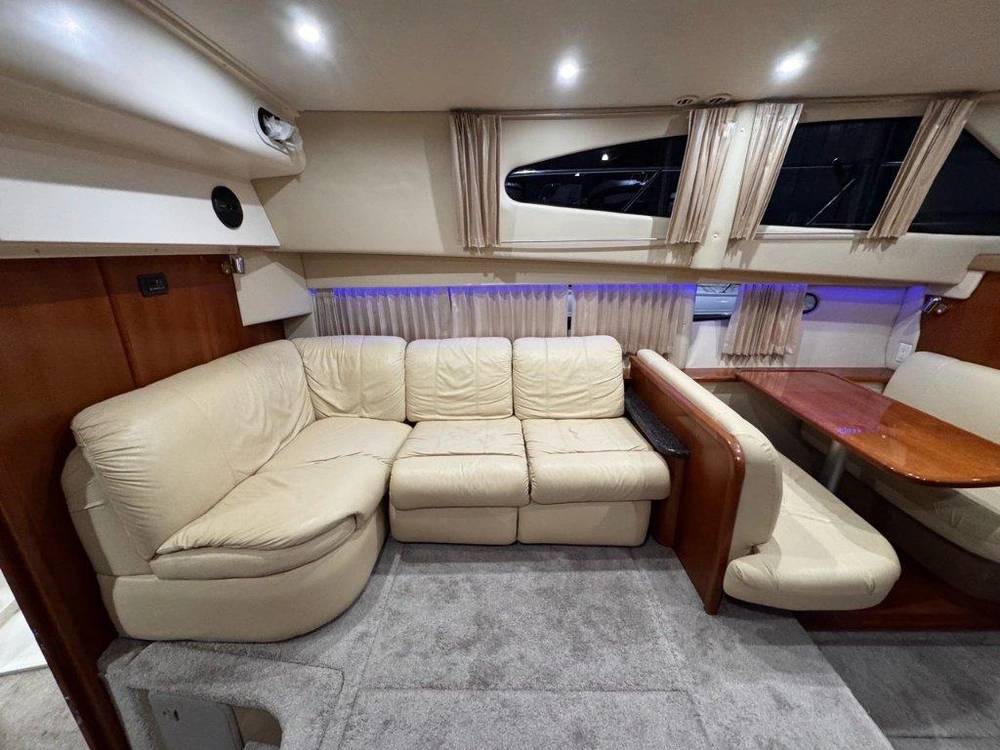 Carver 366 2004 alt